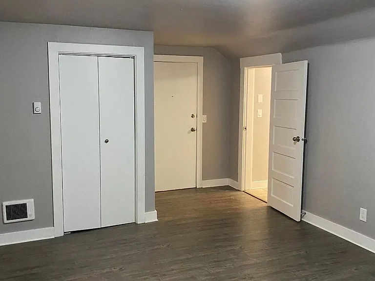 416 N G St #6 — Photo 2