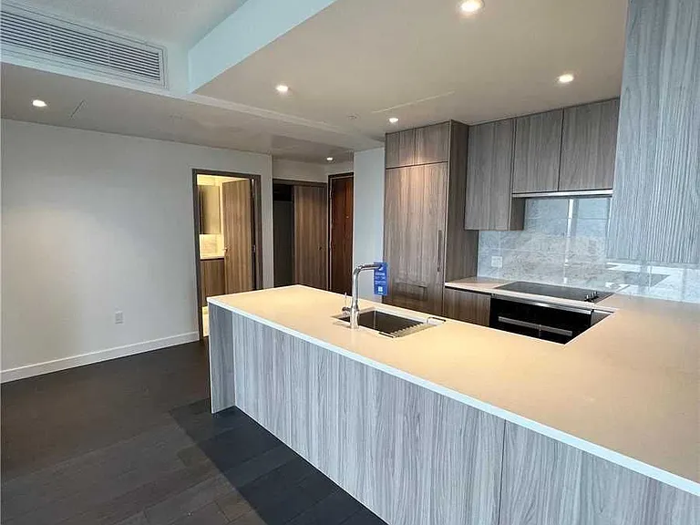 85 McMahon Dr #2802 — Photo 3