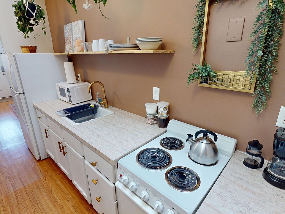 1st image of 415 Humphreys St APT 3