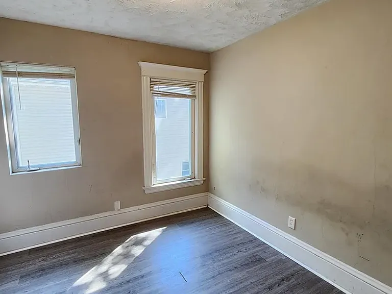 2823 Bryant Ave N — Photo 4