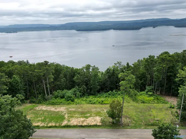 56 Preston Island Cir, Scottsboro, AL 35769