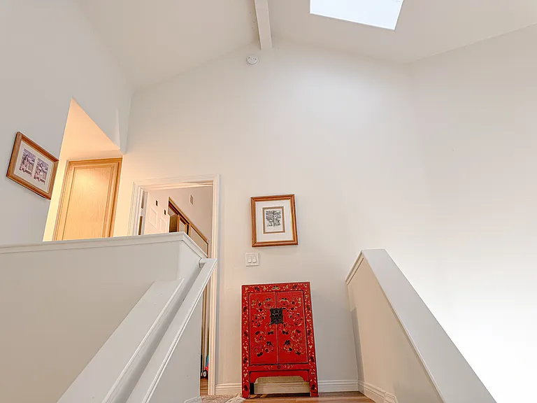 Laguna Ct — Photo 12