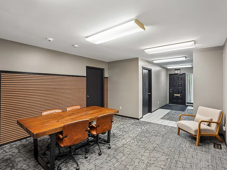 Boulevard Apartments — Photo 17