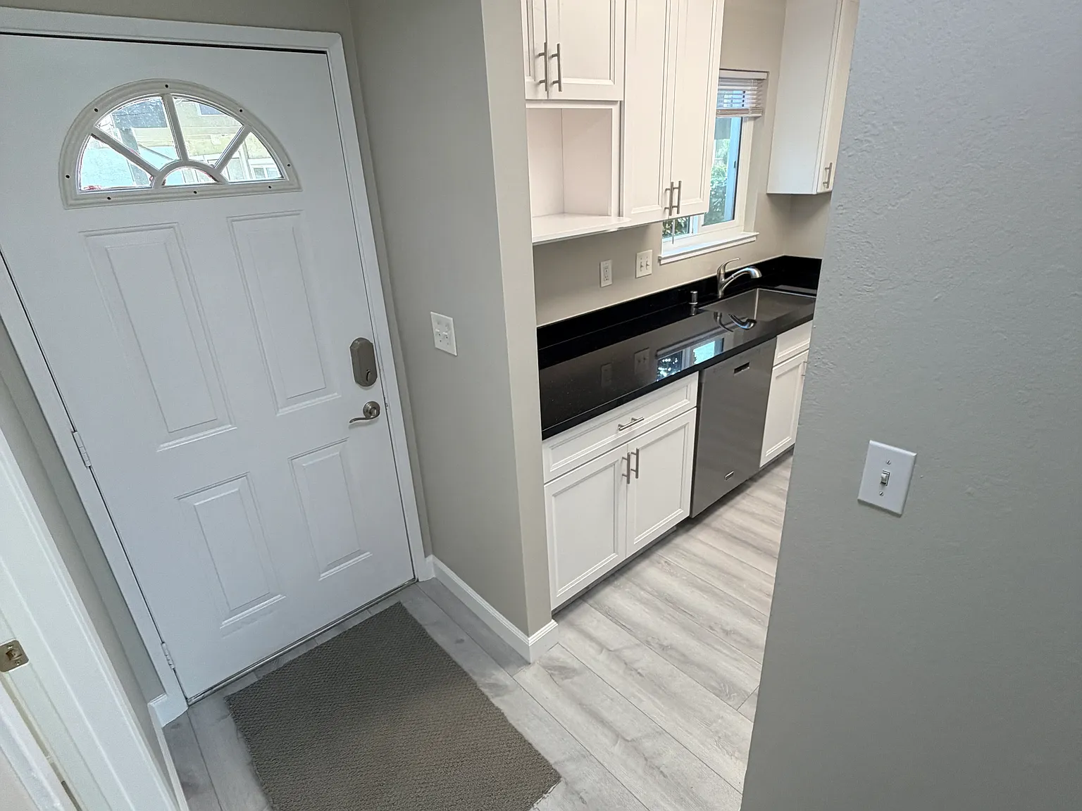 2 bed, 1.5 bath, 1000 sqft, $2,695 — Photo 2