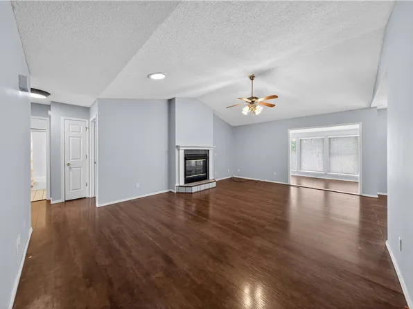 4 Stratton Ln, Bella Vista, AR 72714