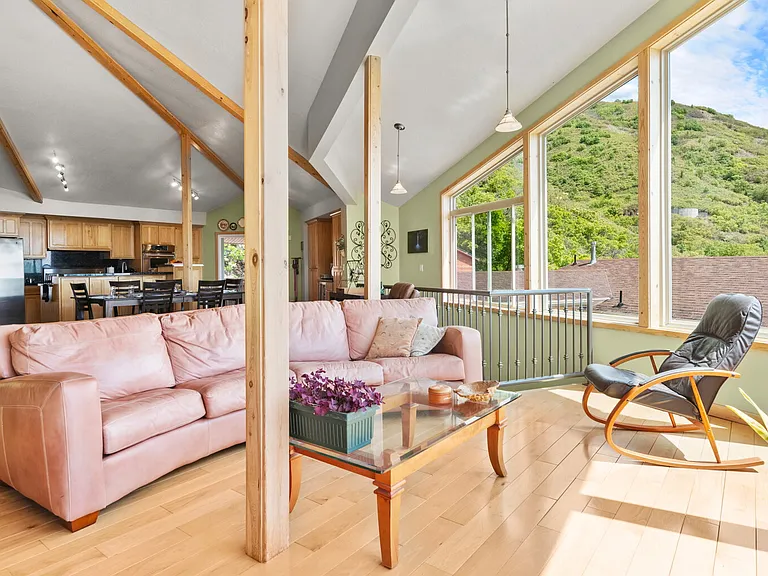 2456 E Bonneville Terrace Dr — Photo 3