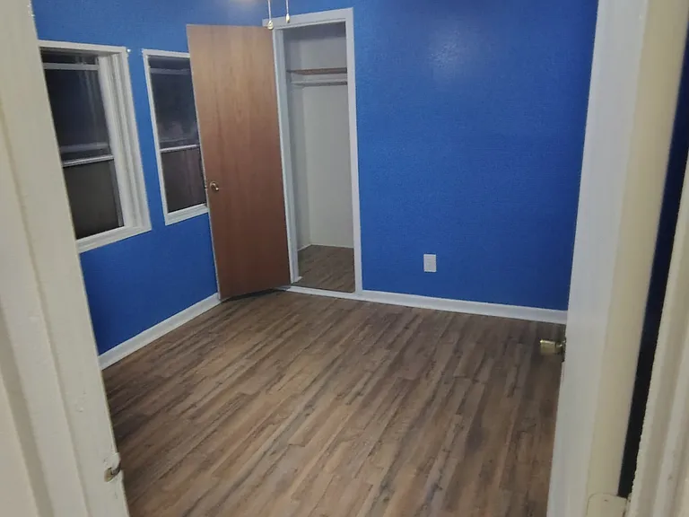 303 E Kenedy Ave — Photo 8