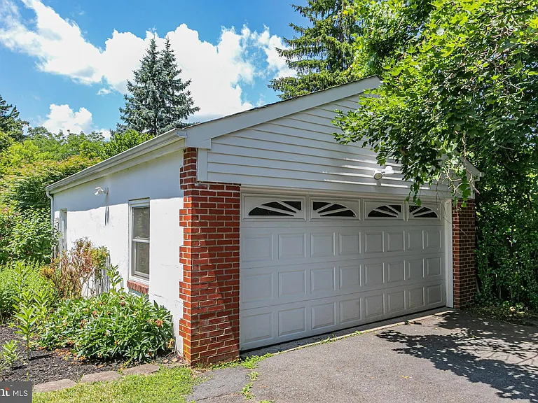 254 Jefferson Rd — Photo 42