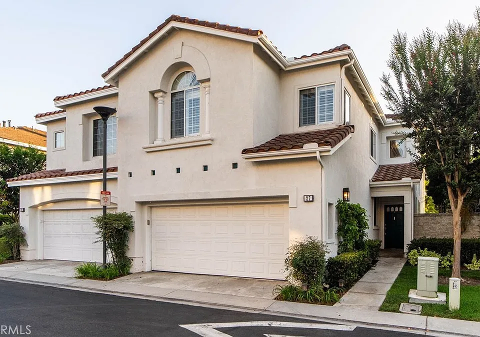 27 Larkmead