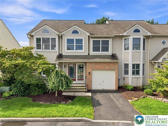 3rd image of 184 Ridings Cir #184