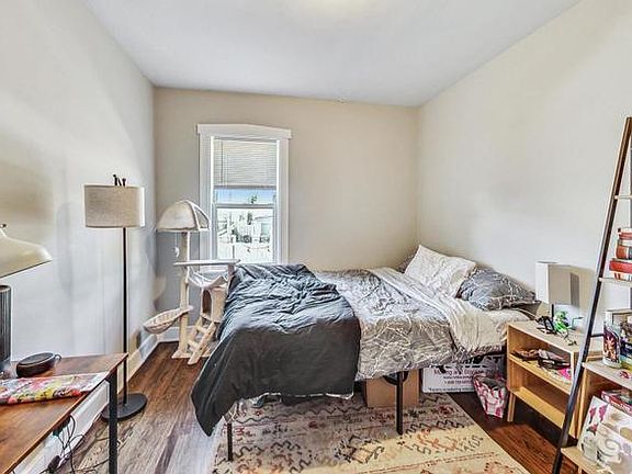 4th image of 3858 N Whipple St #1R