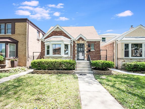 2nd image of 8011 S Artesian Ave