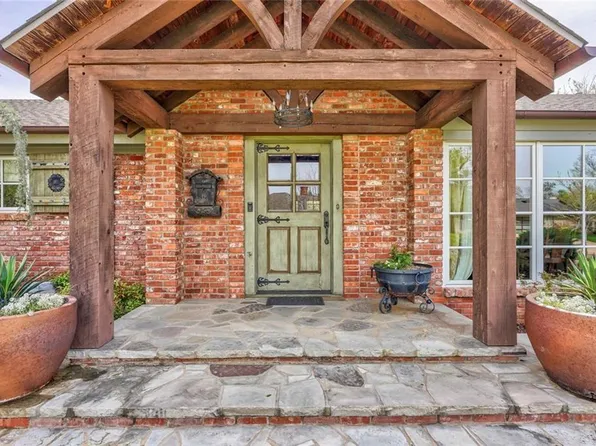 1607 Westminster Pl, Nichols Hills, OK 73120