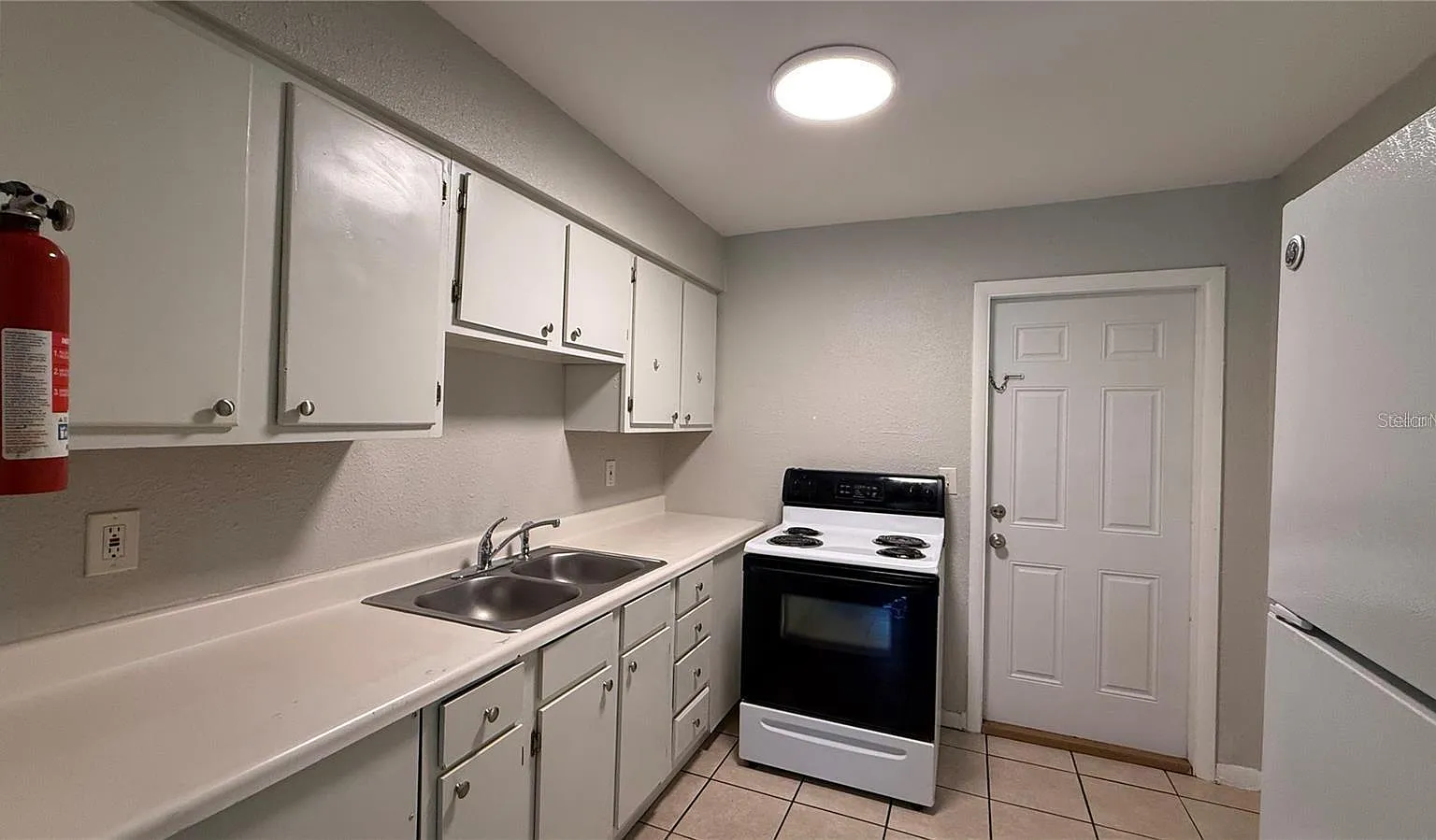 2 bed, 1.0 bath, 825 sqft, $950 — Photo 2