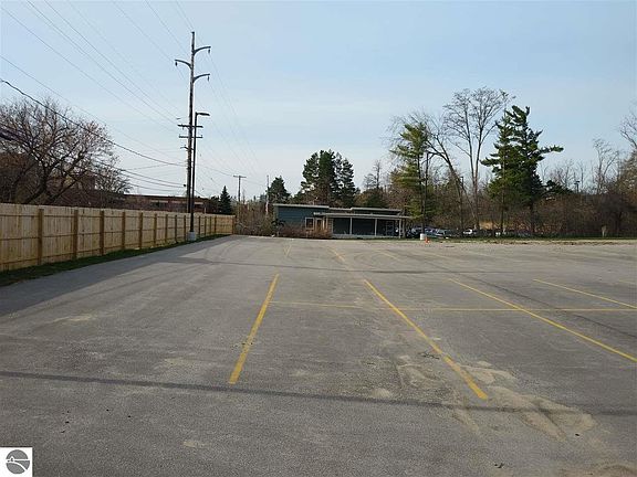 3rd image of 3525 W Front St