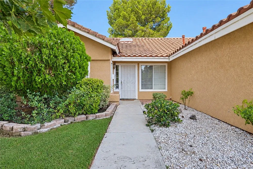 3 bed, 1672 sqft, $2,800 — Photo 2