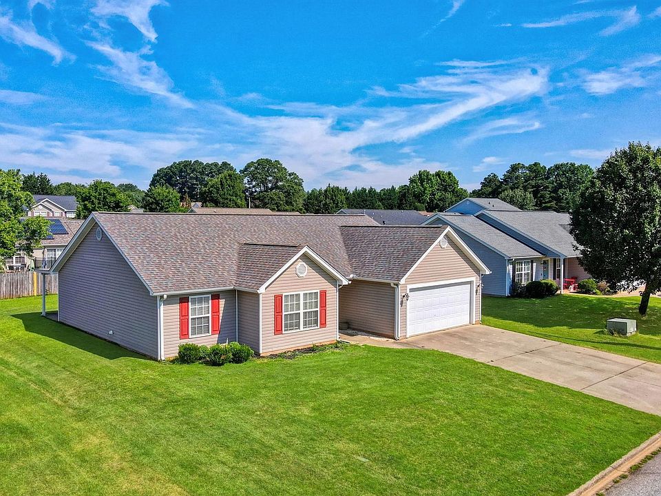 1st image of 411 Fairbanks Ct