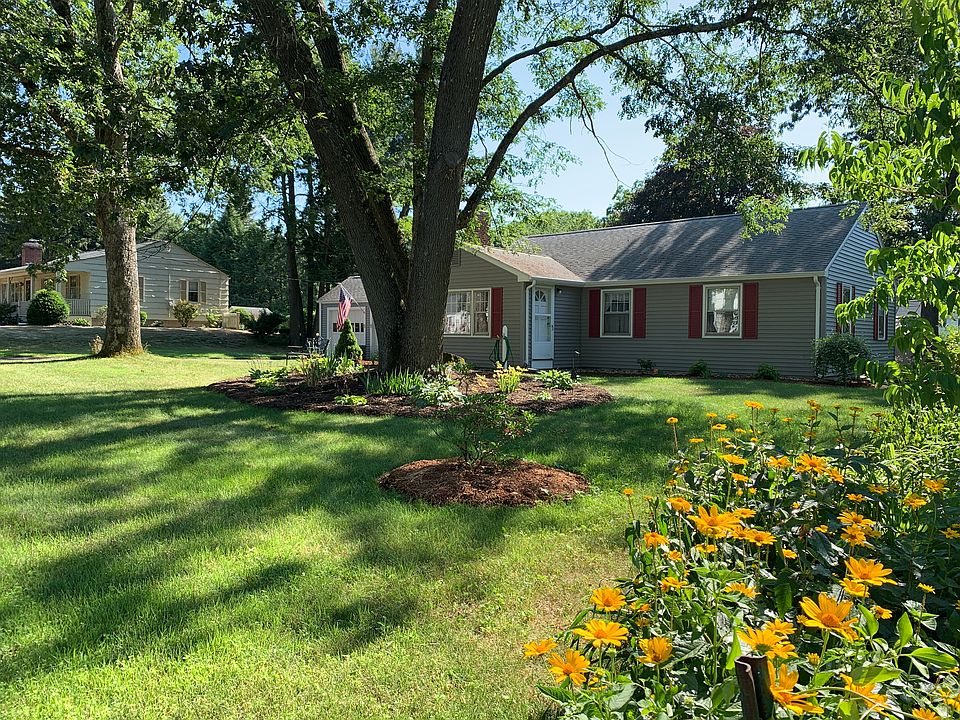 2nd image of 76 Winding Ln
