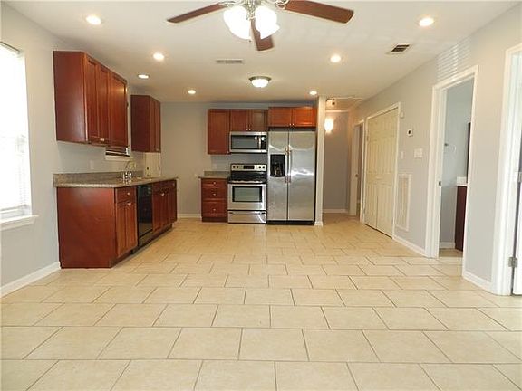 3rd image of 6243 Bellaire Dr