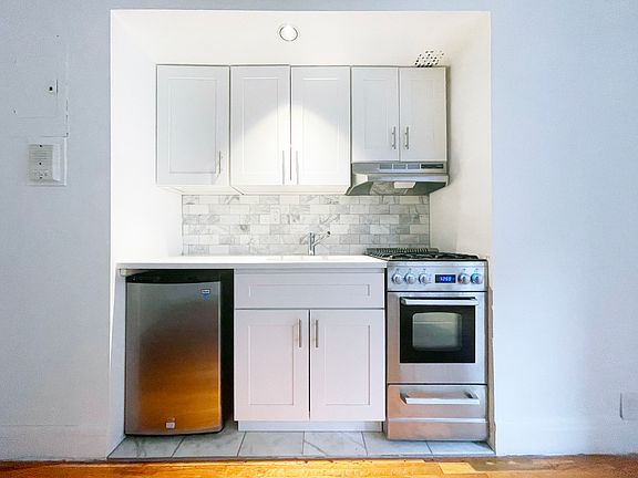 3rd image of 169 W 74th St APT 2B