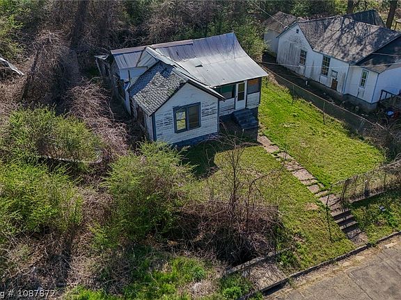 4th image of 306 Lafayette St