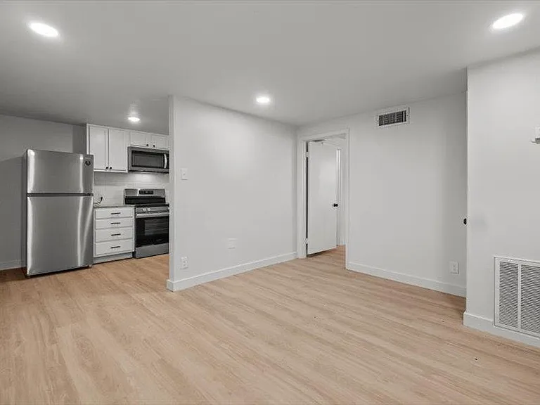 525 W Houston St #525 — Photo 3