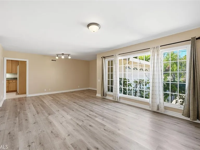 2 Santa Bella Rd — Photo 4