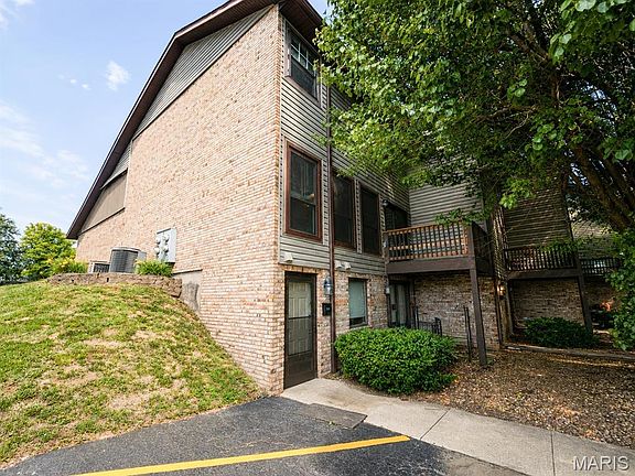 3rd image of 115 Sandridge Dr