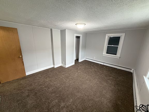 5th image of 222 Honey Pot St