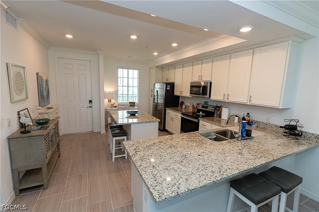 2 bed, 2.0 bath, 1120 sqft, $4,500 — Photo 3