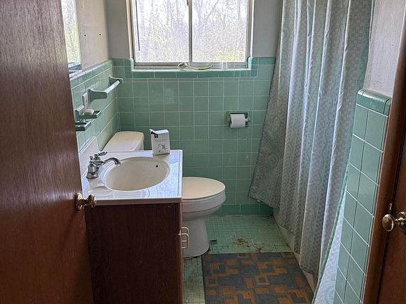 4th image of 2814 Ridge Crest Dr