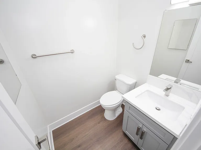 Mayfield Manor — Photo 18