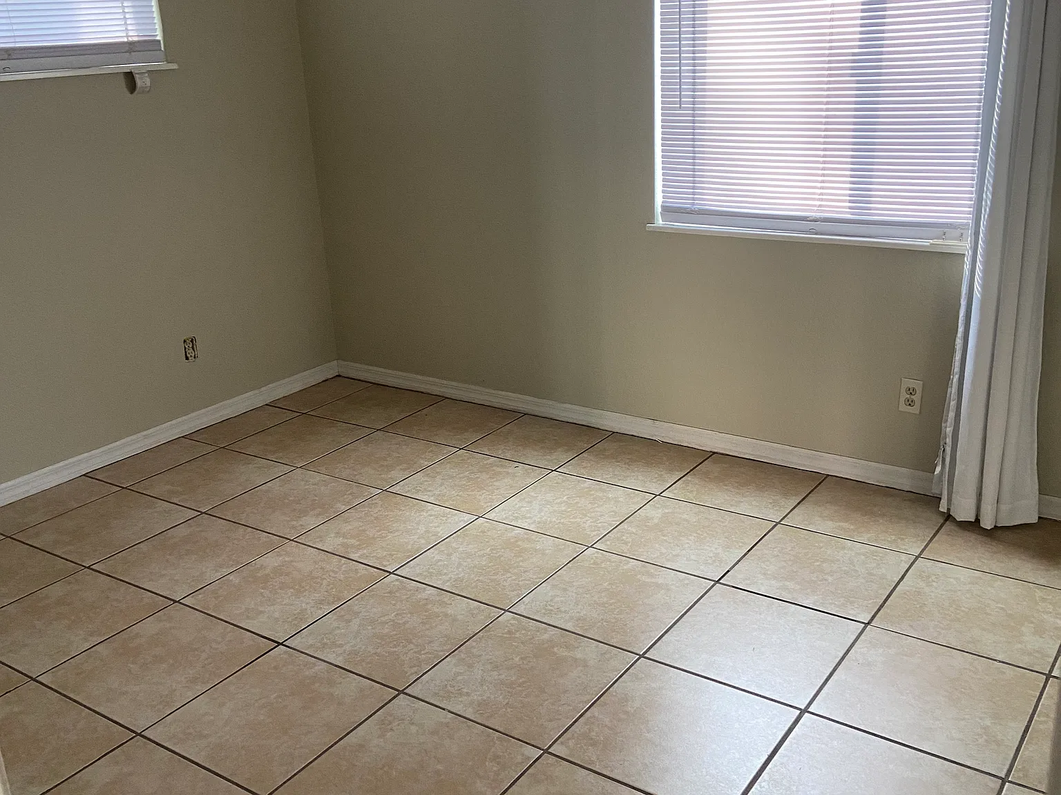 2 bed, 1.5 bath, 961 sqft, $2,100 — Photo 3