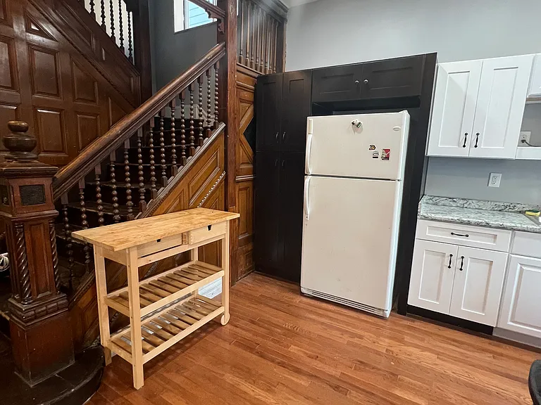 627 College St #1 — Photo 9