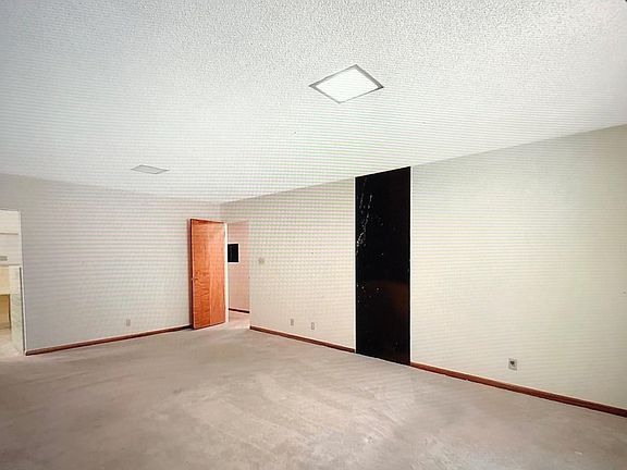 4th image of 1201 Lurlyn Dr