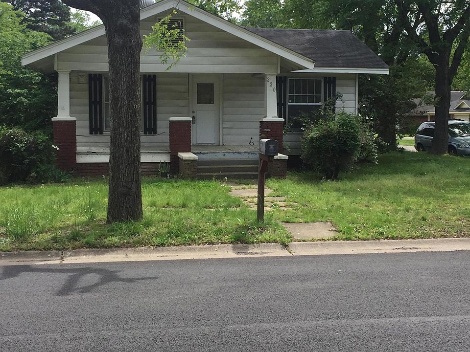 1st image of 220 E L St