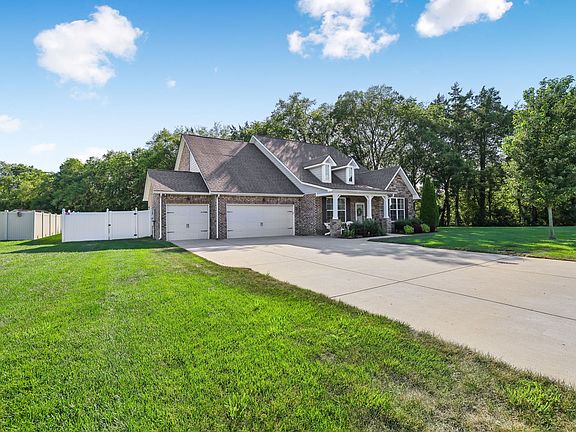 2nd image of 2604 Parkwood Dr