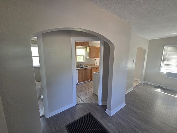 5th image of 2040 10th Ave