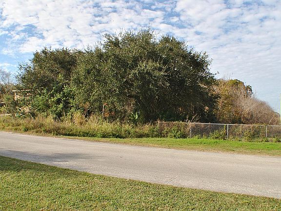 3rd image of 3295 Spartina Ave