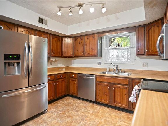 3rd image of 817 Audubon Dr