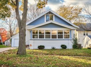 260 Highland Dr NW, Cedar Rapids, IA 52405