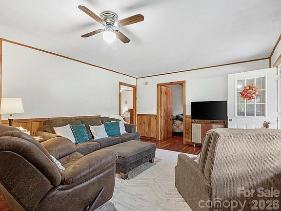 5th image of 1840 White Oak Rd