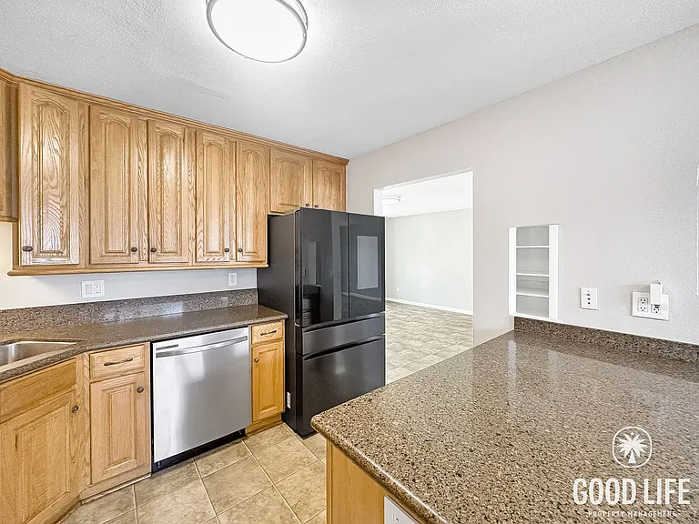 1640 Maple Dr #29 — Photo 6
