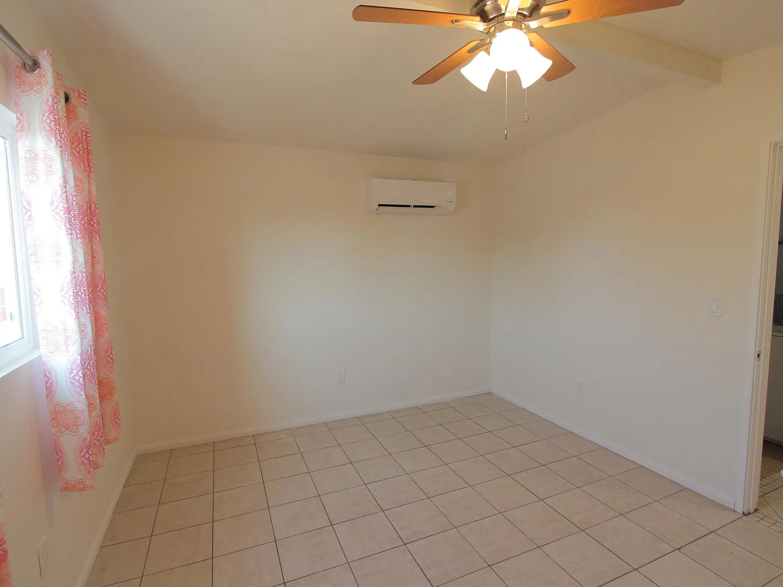 555 W Euclid Ave — Photo 2