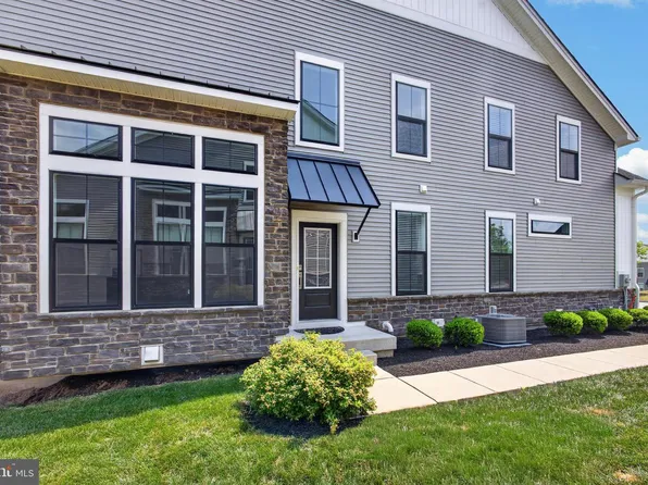 9 Umbrell Dr, Eagleville, PA 19403