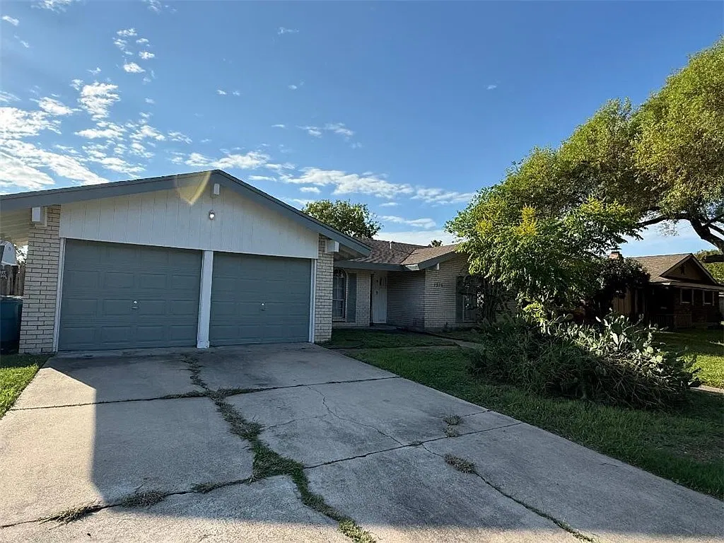 3 bed, 2.0 bath, 1415 sqft, $1,825 — Photo 2