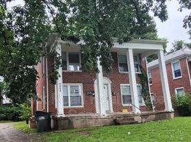 1111 Richmond Ave