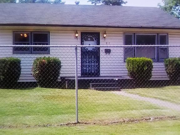 2nd image of 817 N 79th St