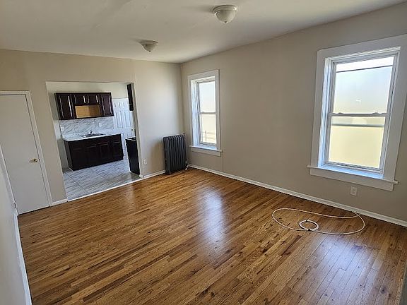 2nd image of 220 Roseville Ave #411R
