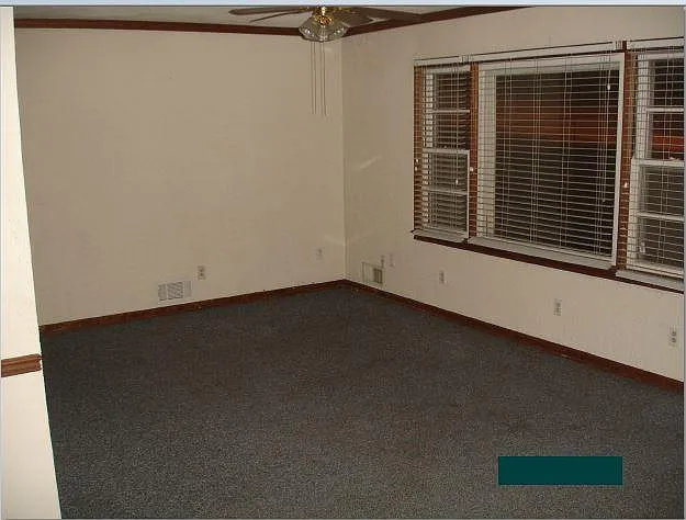 2919 NE Russell Rd — Photo 2